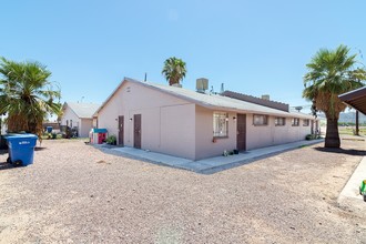 2343 E Pueblo Ave in Phoenix, AZ - Foto de edificio - Building Photo