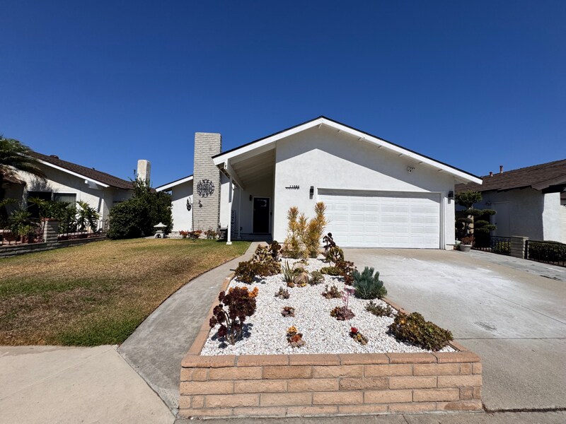 11686 Mindanao St in Cypress, CA - Building Photo