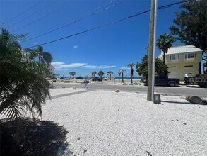 5 82nd Ave, Unit #2 in Treasure Island, FL - Building Photo - Building Photo