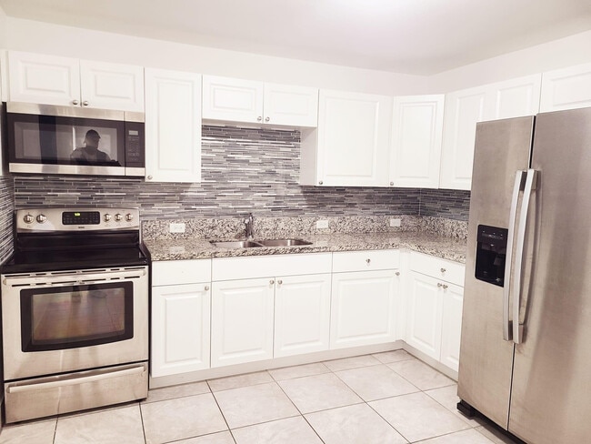 2330 Taft St in Hollywood, FL - Building Photo - Building Photo