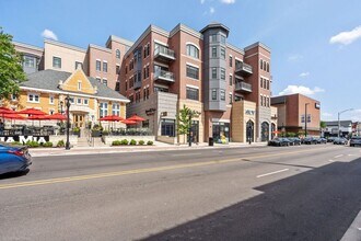 110 S Washington St in Naperville, IL - Building Photo - Building Photo