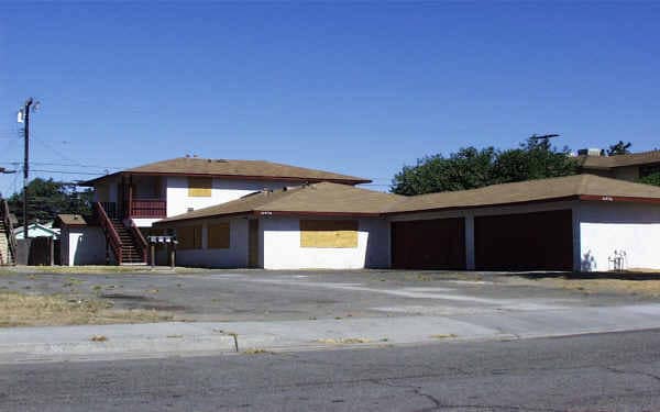 16976 Reed St in Fontana, CA - Foto de edificio