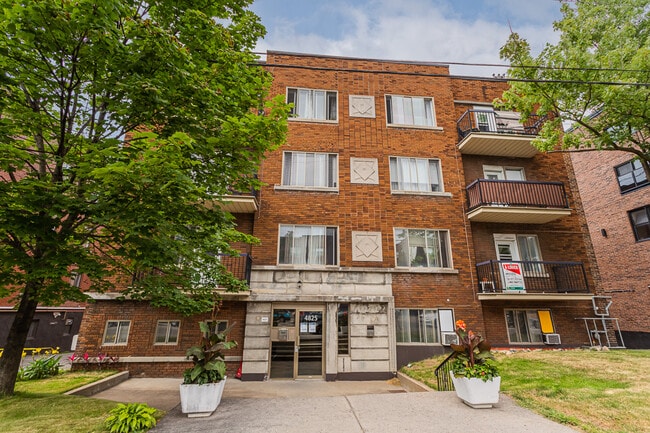 4825 Ste-Catherine in Montréal, QC - Building Photo - Building Photo