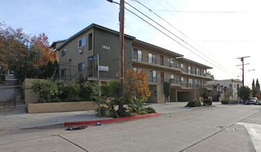 1484 Ridge Way in Los Angeles, CA - Foto de edificio - Building Photo