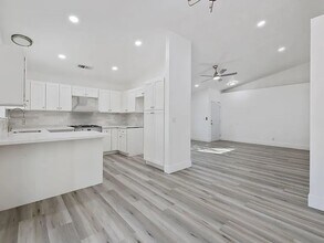 749 W Robin Ave in Visalia, CA - Building Photo - Building Photo