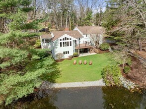 12 Hawthorne Ln in Weston, MA - Building Photo - Building Photo