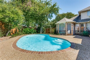 Room in House on Lakepointe Ave in Rowlett, TX - Building Photo