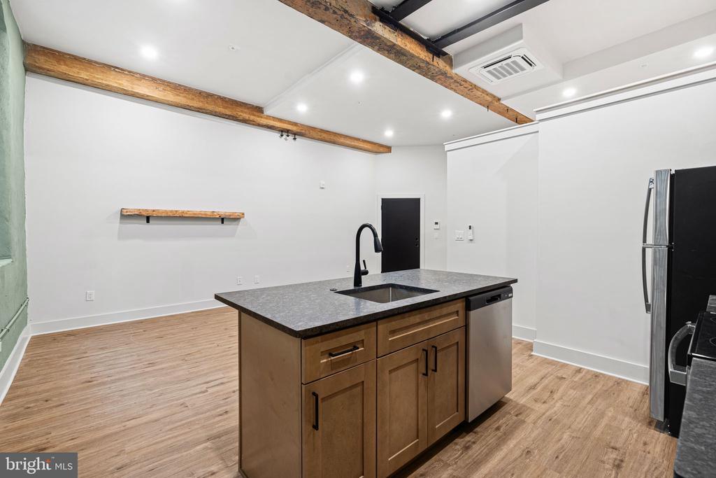 201 Leverington Ave in Philadelphia, PA - Building Photo