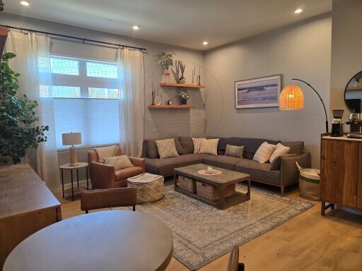60 Cross St E, Unit 216 in Somerville, MA - Building Photo - Building Photo