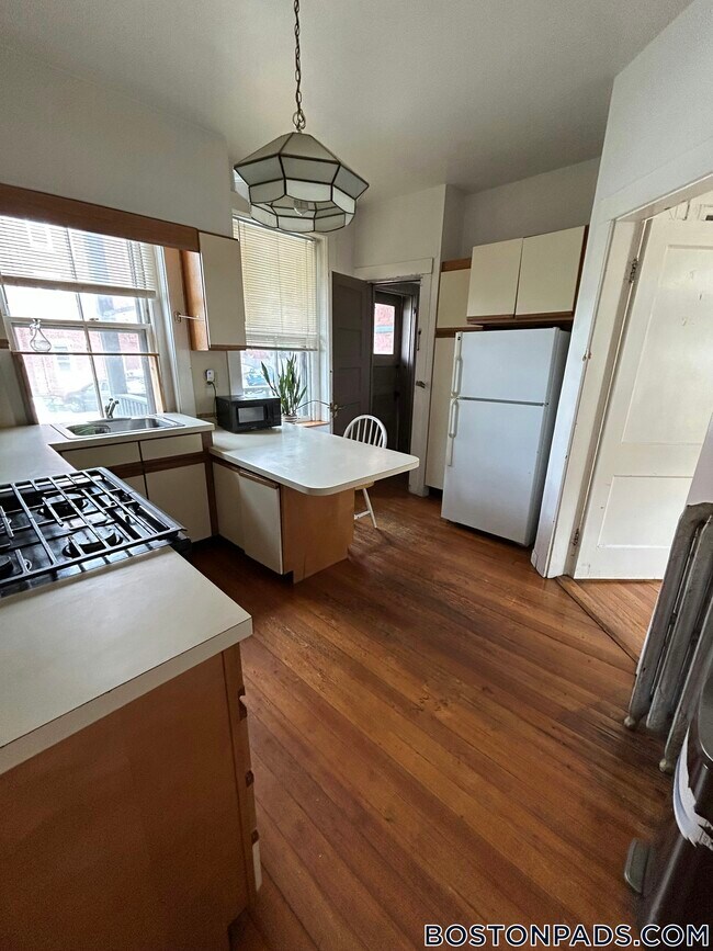 1675 Beacon St in Brookline, MA - Building Photo - Building Photo