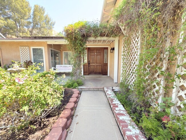 16531 Nearview Dr in Santa Clarita, CA - Building Photo - Building Photo