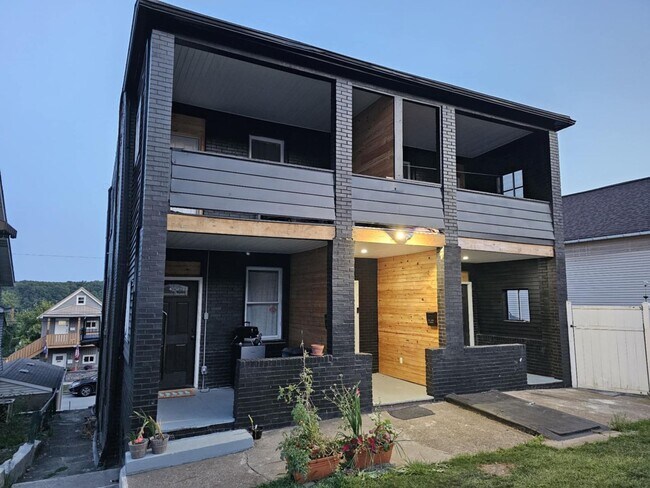 1257 8th Ave in Natrona Heights, PA - Building Photo - Building Photo