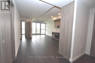 25-1725 McMahon Dr in Toronto, ON - Building Photo - Building Photo