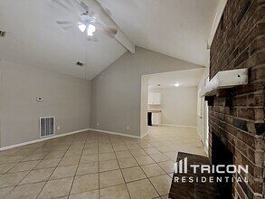 4827 Tealgate Dr in Spring, TX - Foto de edificio - Building Photo