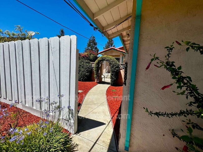 3884 Bayview Cir in Concord, CA - Building Photo - Building Photo