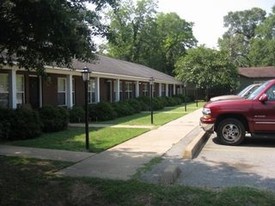 925 S. West St in Bainbridge, GA - Building Photo