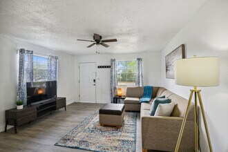 811 W Magnolia St in Kissimmee, FL - Building Photo - Building Photo