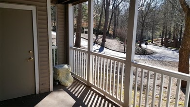 606 Barrington Hills Dr in Atlanta, GA - Building Photo - Building Photo