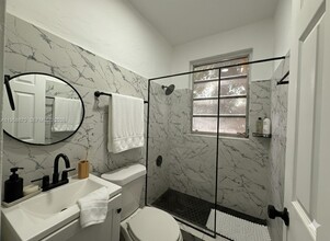 1560 SW 5th St in Miami, FL - Building Photo - Building Photo