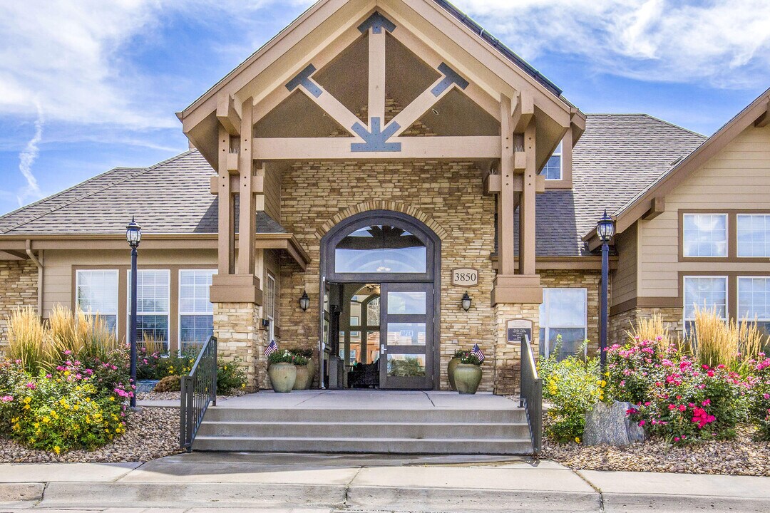 The Village at Legacy Ridge in Westminster, CO - Foto de edificio