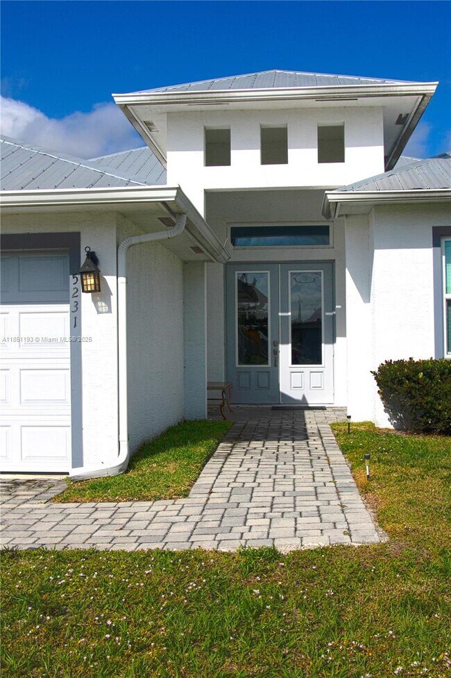 5231 NW Iredell St in Port St. Lucie, FL - Building Photo - Building Photo