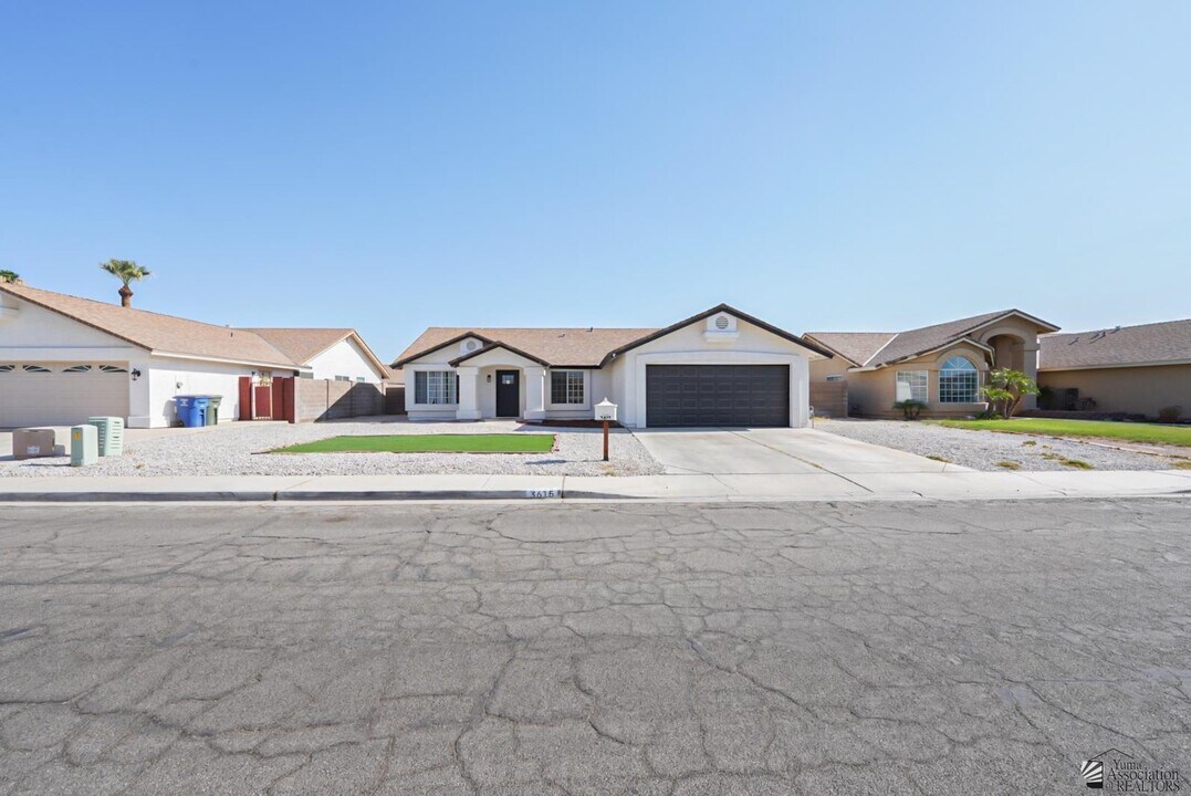 3615 W 14th St in Yuma, AZ - Building Photo