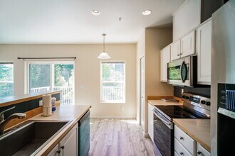13970 SW Scholls Ferry Rd in Beaverton, OR - Building Photo - Building Photo