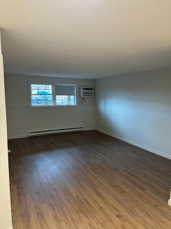 153 Providence Rd in Grafton, MA - Foto de edificio - Building Photo