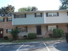 4701 Flat Shoals Rd in Union City, GA - Building Photo