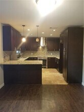 9809 Timber Ridge Pass in Austin, TX - Foto de edificio - Building Photo