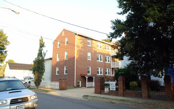 208 E Windsor Ave in Alexandria, VA - Building Photo - Building Photo