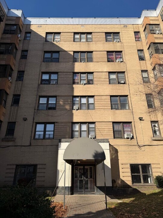 25 Van Velsor Pl in Newark, NJ - Building Photo