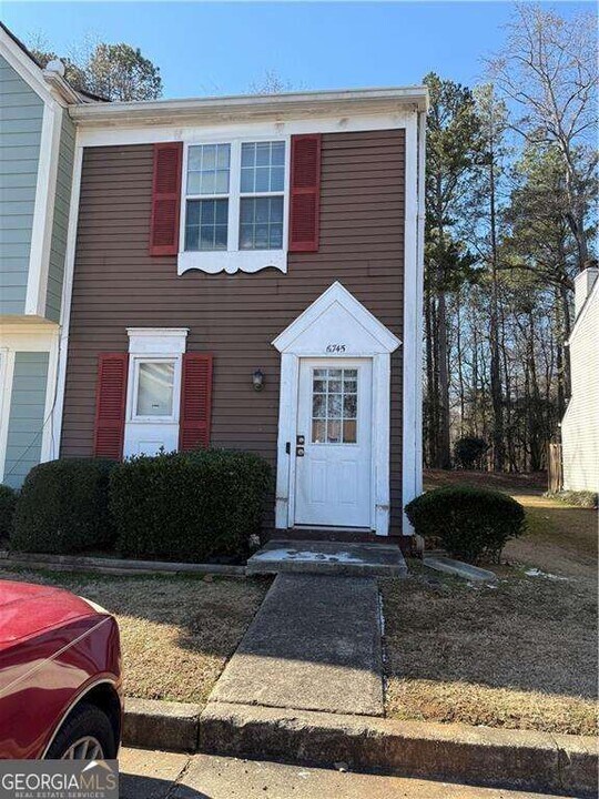 6745 Trafalgar Sq in Norcross, GA - Building Photo