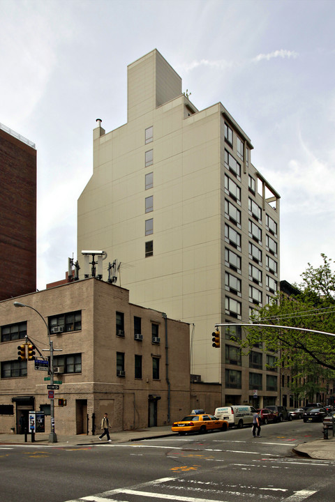 242 E 25th St in New York, NY - Foto de edificio