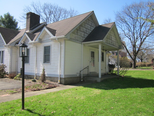 402 Beaver St, Unit 2 in Mars, PA - Foto de edificio
