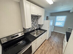 1109 Stewart Ave in Las Vegas, NV - Building Photo - Building Photo