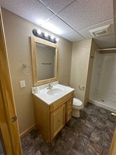 202 5th Ave SE in Jamestown, ND - Building Photo - Building Photo