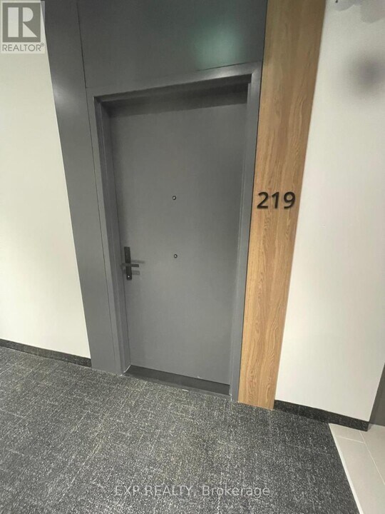 1600 James Naismith Dr in Ottawa, ON - Building Photo