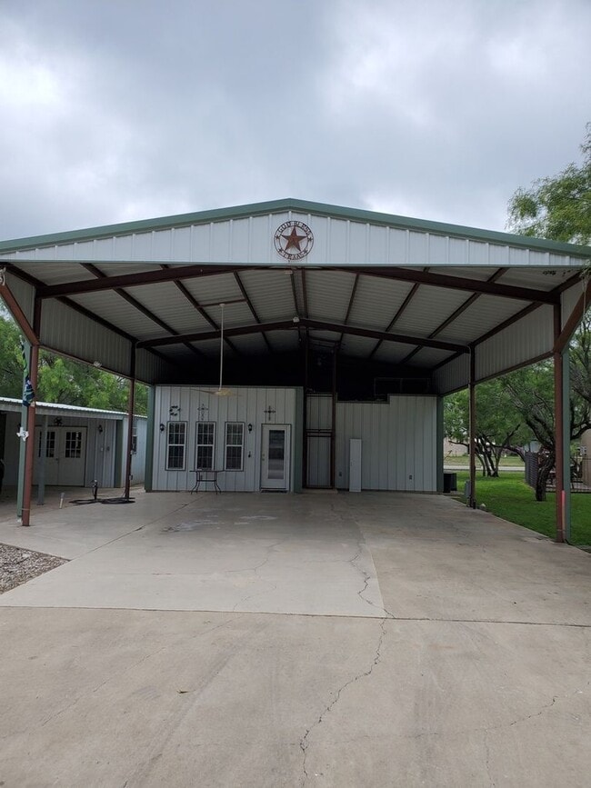 property at 25 Cenizo Cir