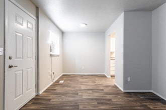 Pointe at Fort Union in Midvale, UT - Foto de edificio - Interior Photo