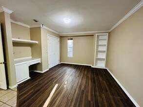 909 E 13th St in Edmond, OK - Building Photo - Building Photo