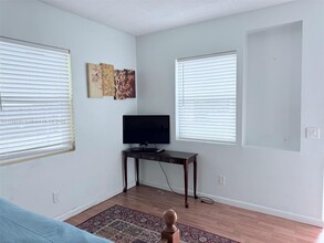 3618 Taylor St-Unit -0 in Hollywood, FL - Building Photo - Building Photo