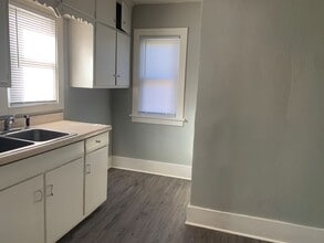 100 Summit St in Waterloo, IA - Building Photo - Building Photo