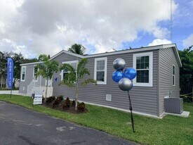 3447 SW 50th Ln in Davie, FL - Building Photo
