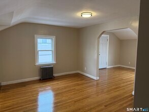 205 London Dr in Hamden, CT - Building Photo - Building Photo