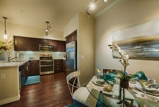 One North Scottsdale Apartments in Scottsdale, AZ - Foto de edificio - Building Photo