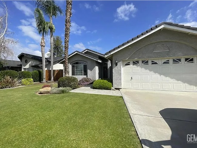 property at 9912 Vanessa Ave