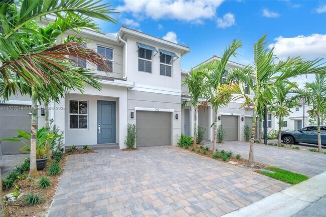 142 SW 171st Way in Pembroke Pines, FL - Building Photo - Building Photo