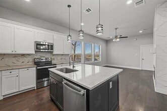 204 N Getzendaner St in Waxahachie, TX - Building Photo - Building Photo