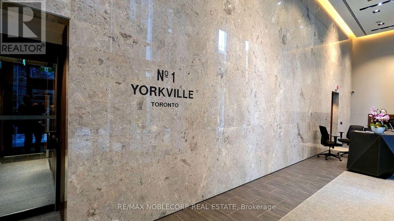 1-4701 Yorkville Ave in Toronto, ON - Building Photo